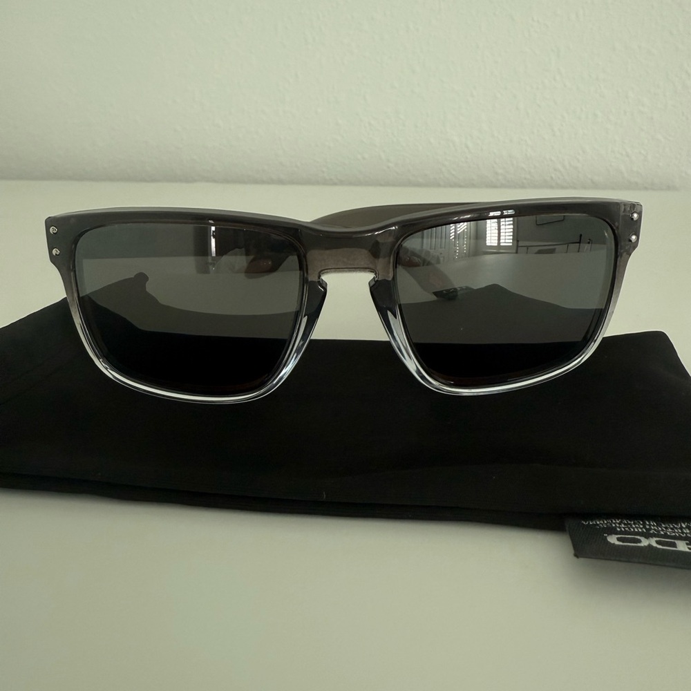 Oakley Sunglasses OO9102 Holbrook